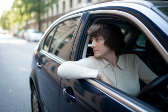 Anxiété routière : approches médicales pour retrouver confiance au volant