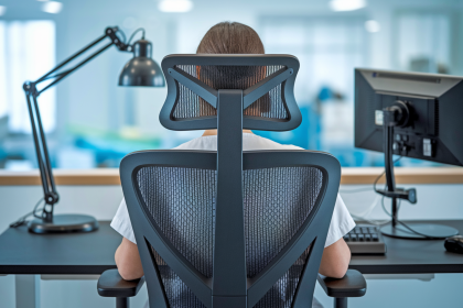 Ergonomie du poste de travail : prévenir les troubles musculo-squelettiques chez les professionnels de santé